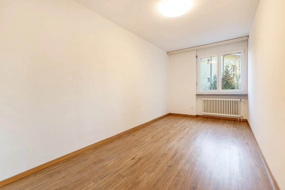 Renoviertes 5-Zimmer Mittelhaus mit Aussenparkplatz im beliebten Nägelseequartier