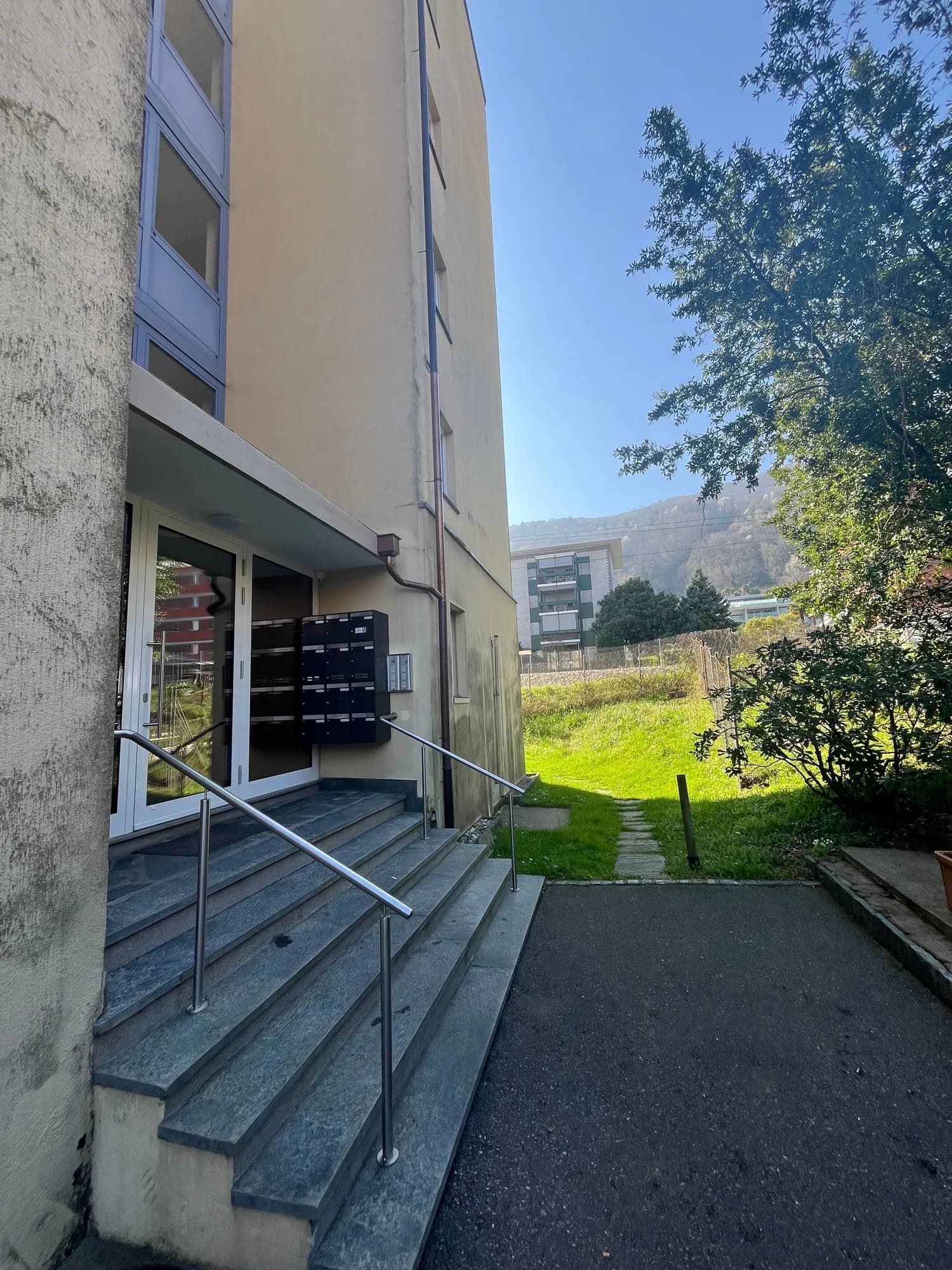 Ruhige 2,5-Zimmer-Wohnung in Agno / Zweitwohnsitz möglich  /Vendiamo anche in Residenza Secondaria Tranquillo appartamento di 2,5 locali ad Agno