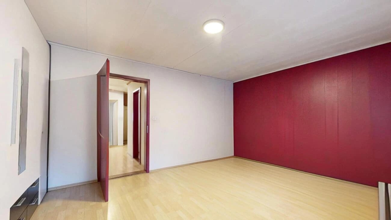 Zweifamilienhaus mit Renovationsbedarf und zusätzlicher Baulandparzelle