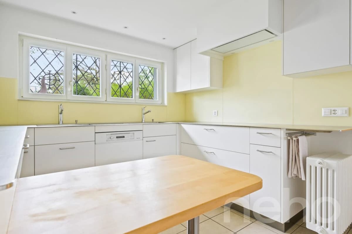 Landhausvilla mit viel Raum: wohnen, arbeiten und geniessen nahe Basel