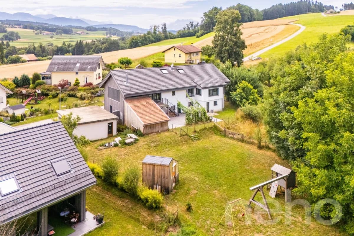 FERME RÉNOVÉE AVEC LOGEMENT INDÉPENDANT ET TERRAIN EN PERMACULTURE