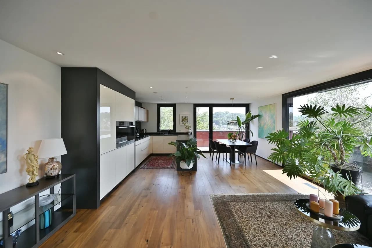 AT THE TOP - ATTIKAWOHNUNG DER SUPERLATIVE