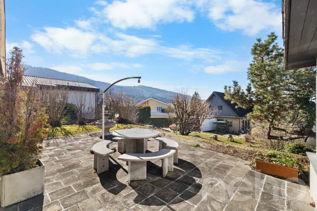 Panorama-Einfamilienhaus mit Blick auf das Kloster Mariastein