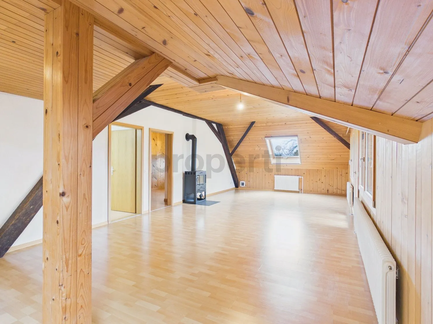 4.5-Zimmer-Dachwohnung in ruhiger, sonniger Lage