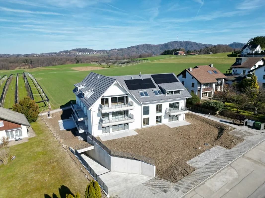 Geniessen Sie die Aussicht über die Dächer von Aesch ZH