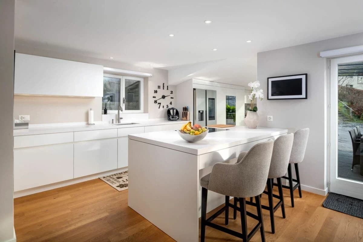 Komplett renoviert, mit Pool und traumhafter Aussicht!