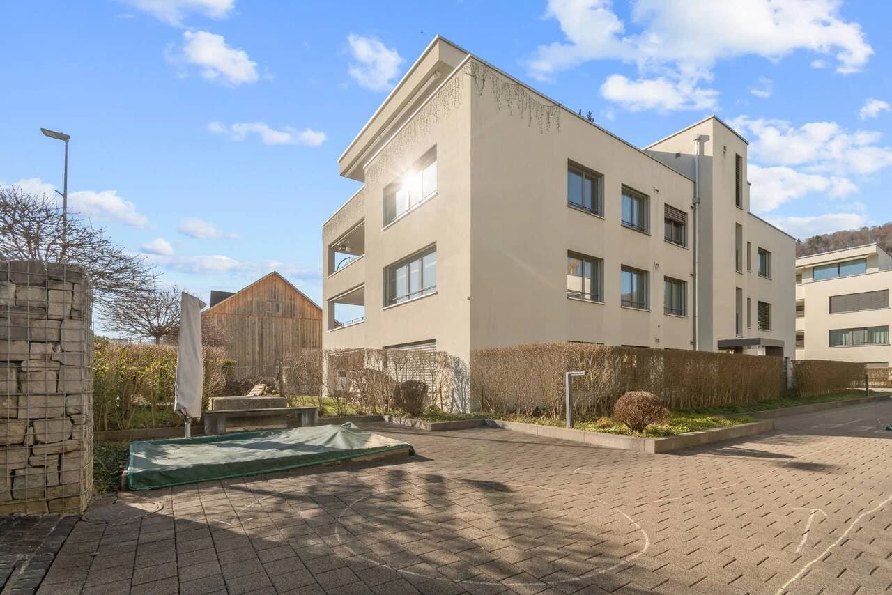 Exklusive 5½-Zimmer-Wohnung im schönen Tuggen SZ