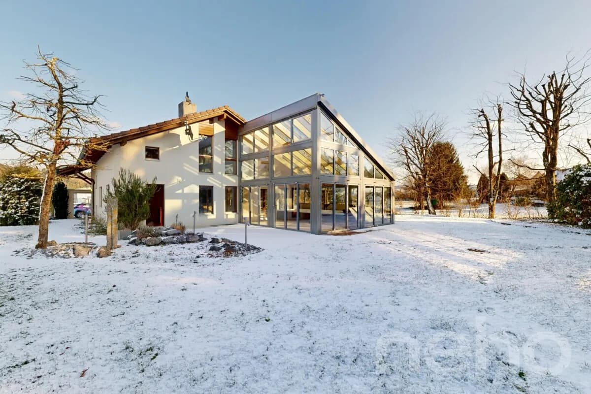 Grosses Einfamilienhaus mit Garten, Wintergarten und viel Potenzial