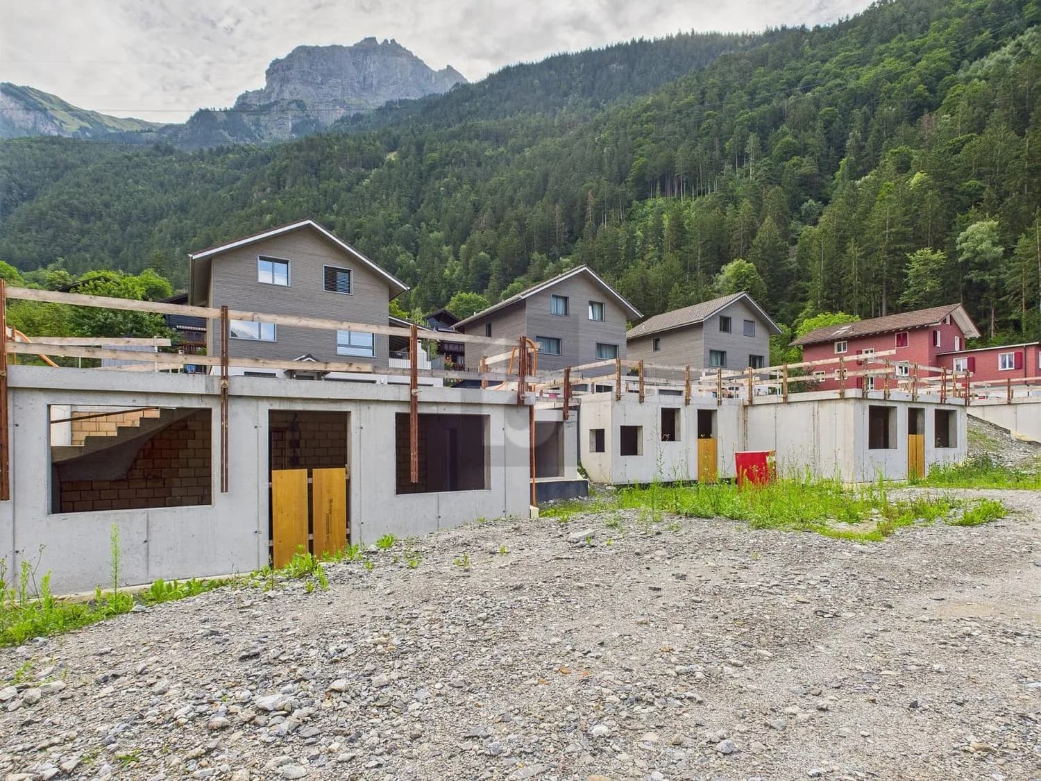 HOCHWERTIGER ERSTBEZUG MIT EINLEGERWOHNUNG