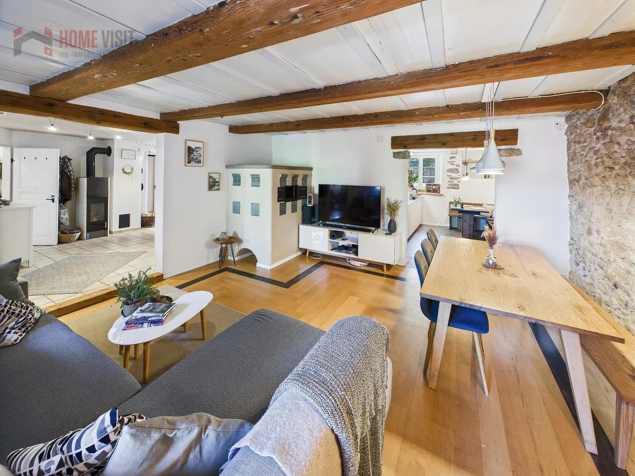 Leben, wo andere träumen - 5.5-Zi.-Wohnung mit Pferdestall & Weide