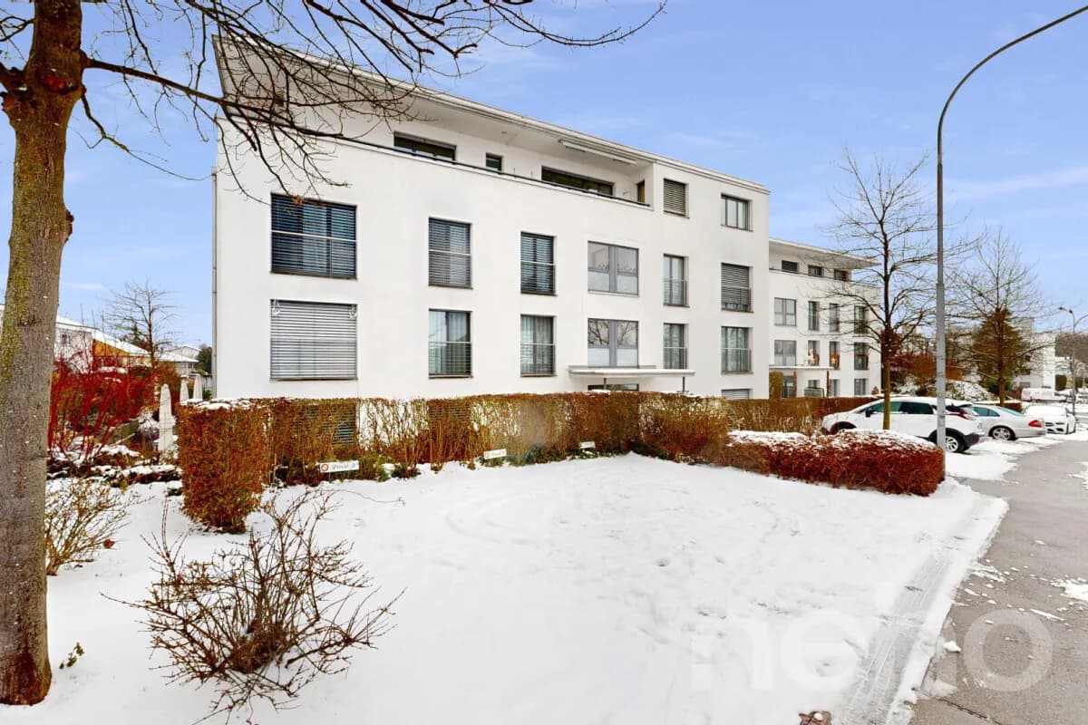 Sonniges Attika-Juwel: Direkter Liftzugang, Cheminée & Panoramasicht