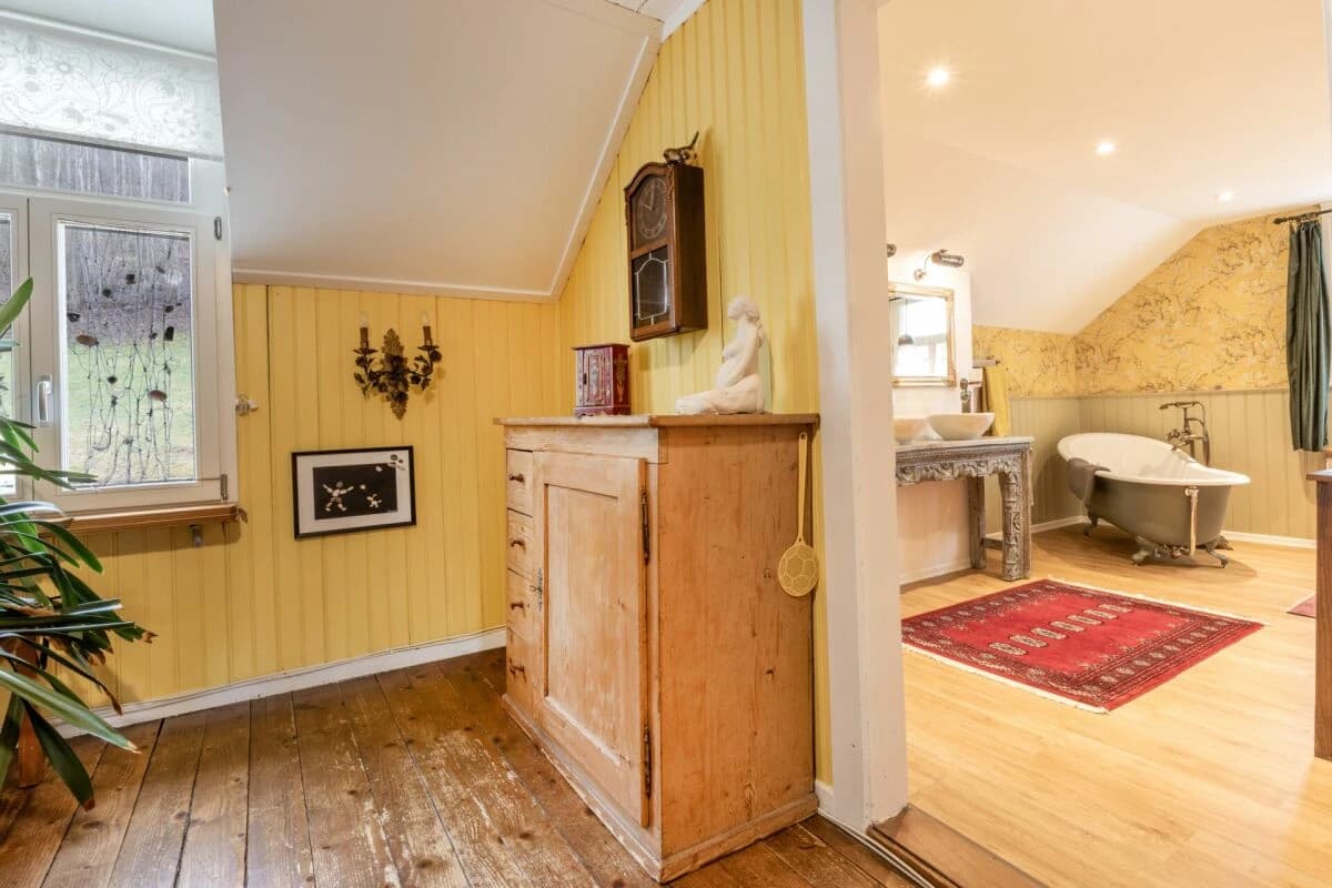 Historisches Juwel: 7-Zimmer-Einfamilienhaus mit vielseitigem Raumangebot