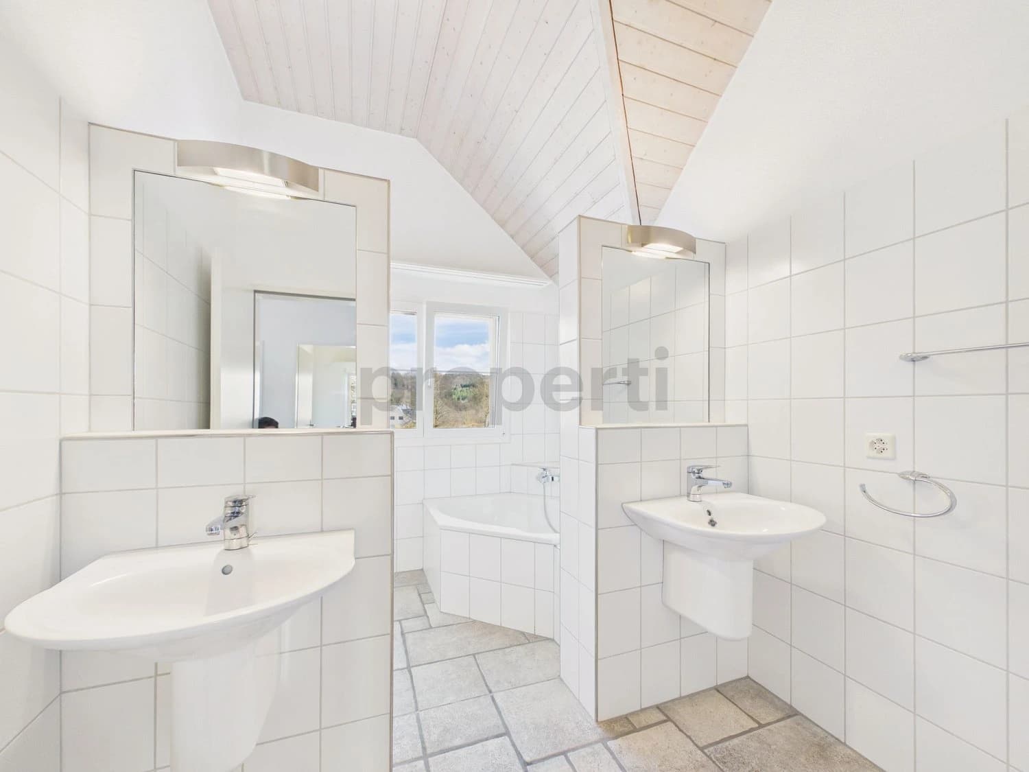 Modernes freistehendes 5.5-Zimmer-Einfamilienhaus mit Doppelgarage und zwei E-Ladestationen in Lindau