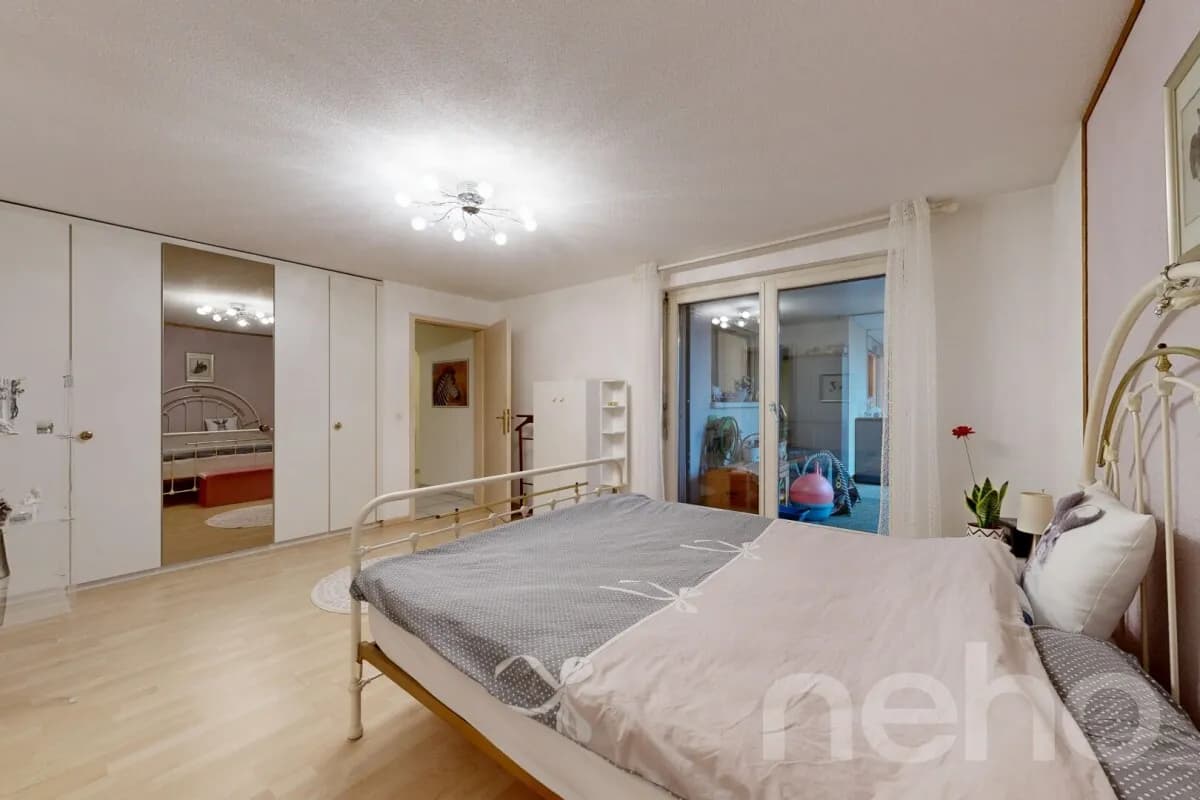 Grosszügige 4.5-Zimmer-Terrassenwohnung mit Lift und Wintergarten