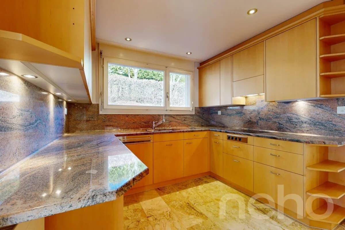 Elegante Wohnresidenz mit separaten Atelier und Panoramasicht