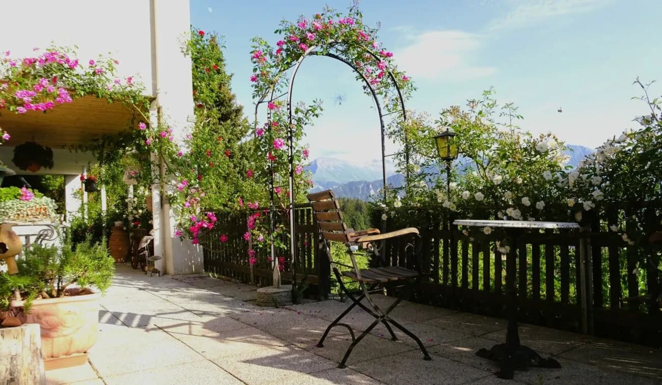 unverbaubarer Weitblick über den Thunersee und die umliegenden Bergketten