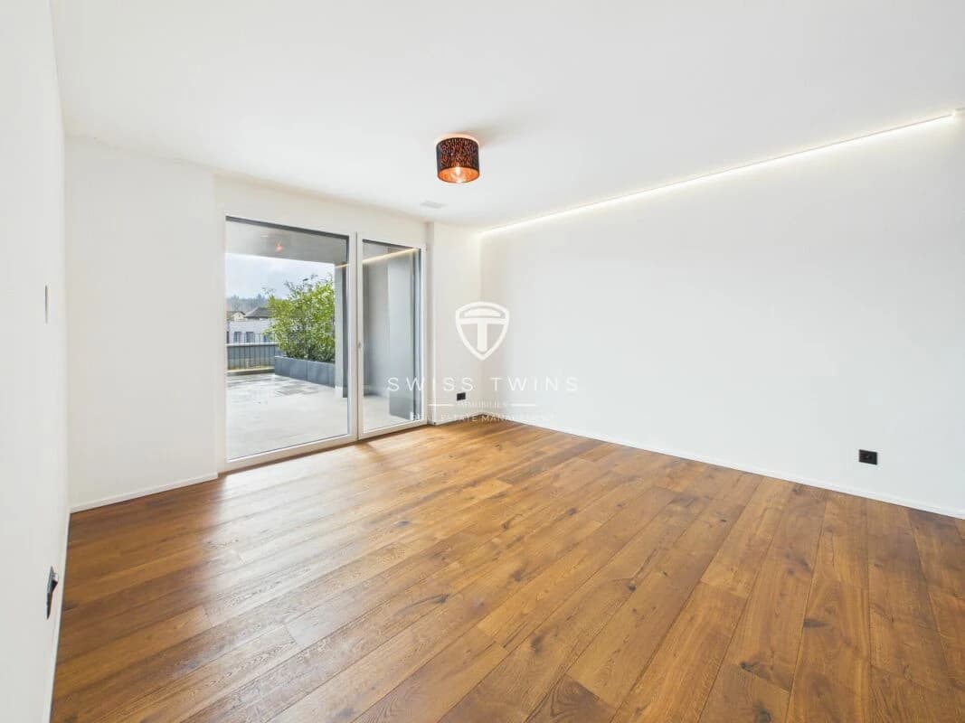 Luxuriöse 3.5-Zimmer-Terrassenwohnung mit 132m² Privat-Terrasse und traumhafter Aussicht auf Pilatus & Rigi