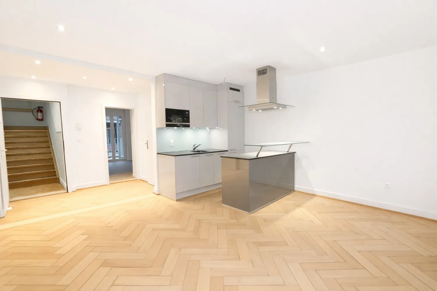 Stilvolle 2-Zimmer-Wohnung mit Balkon  Altbaucharme an Toplage beim Manesseplatz