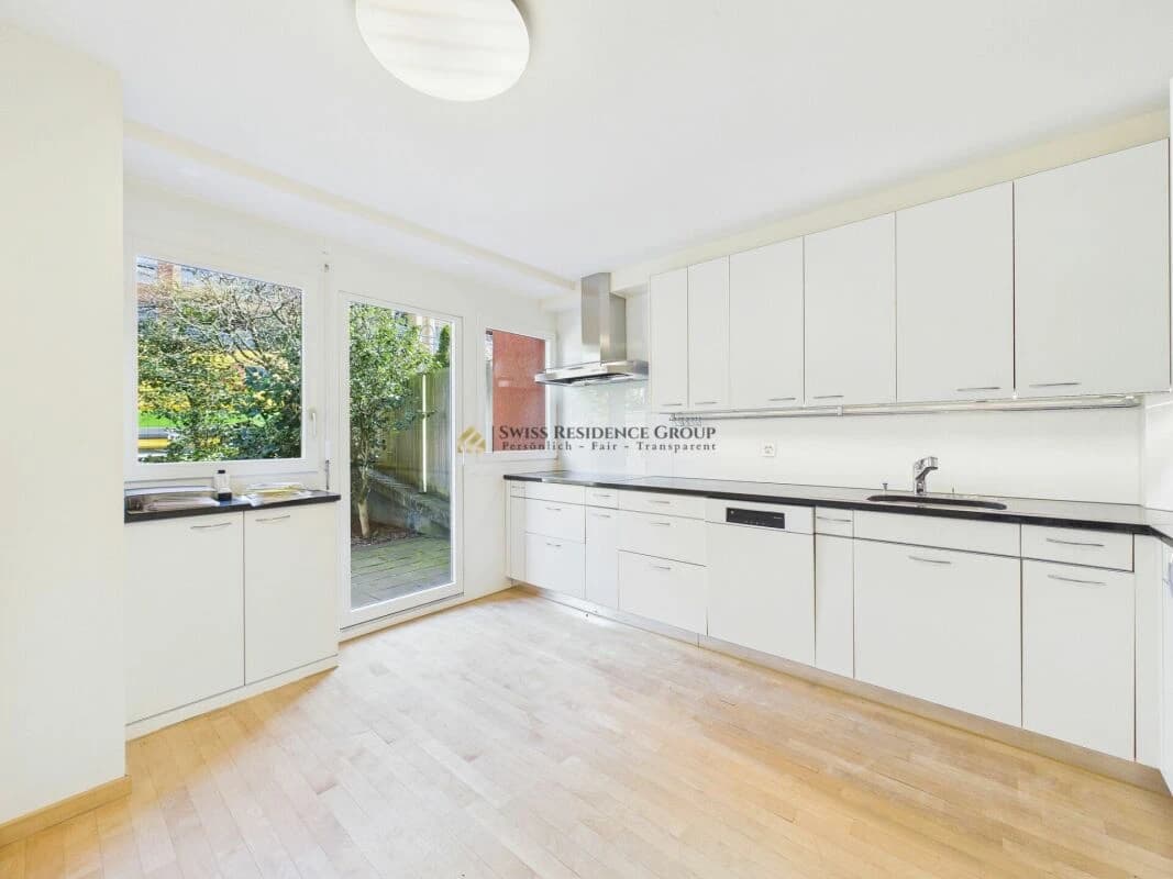 Sonniges 7.5-Zimmer Reihen-Einfamilienhaus mit Garten, Balkon und Bergsicht