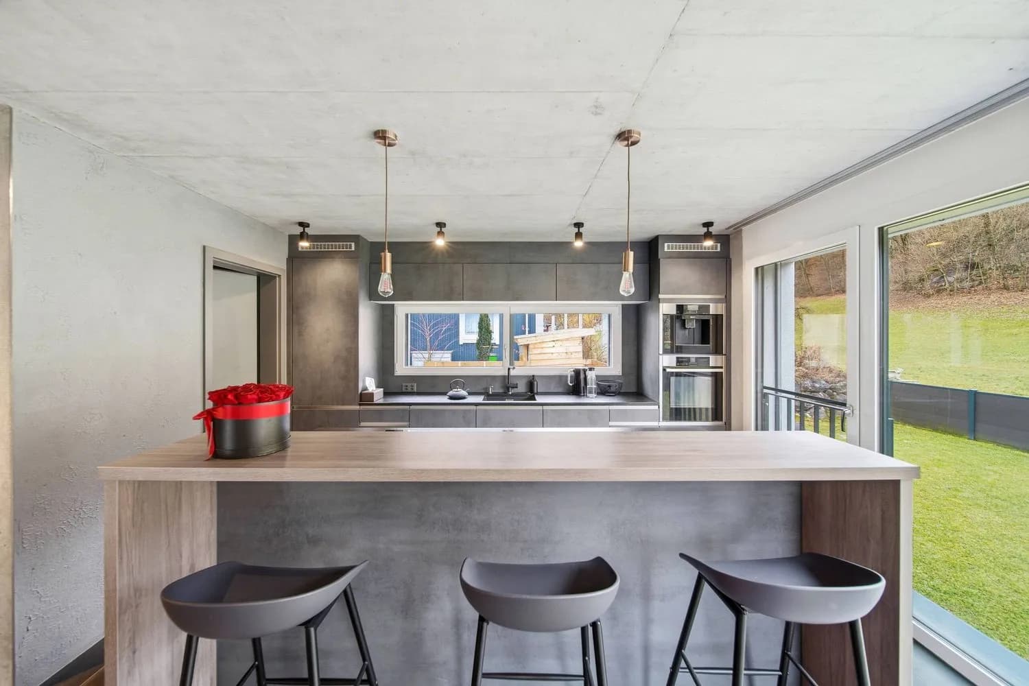 ECKIG, KANTIG & KLAR - MODERNES ARCHITEKTENHAUS