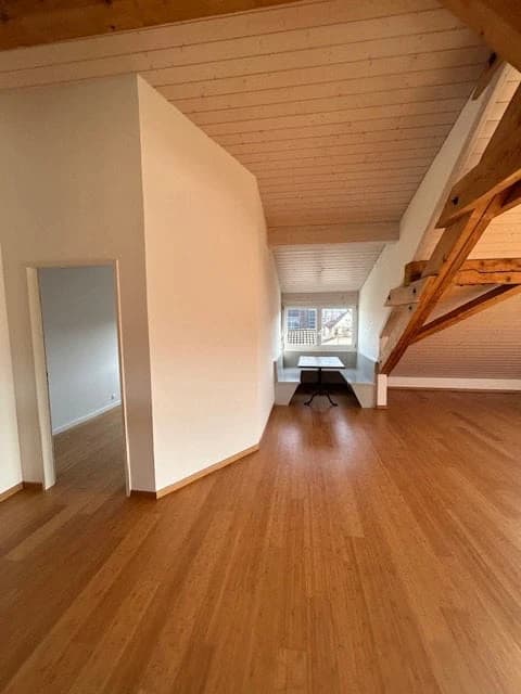 Viel Platz mit grossem Balkon und Weitsicht