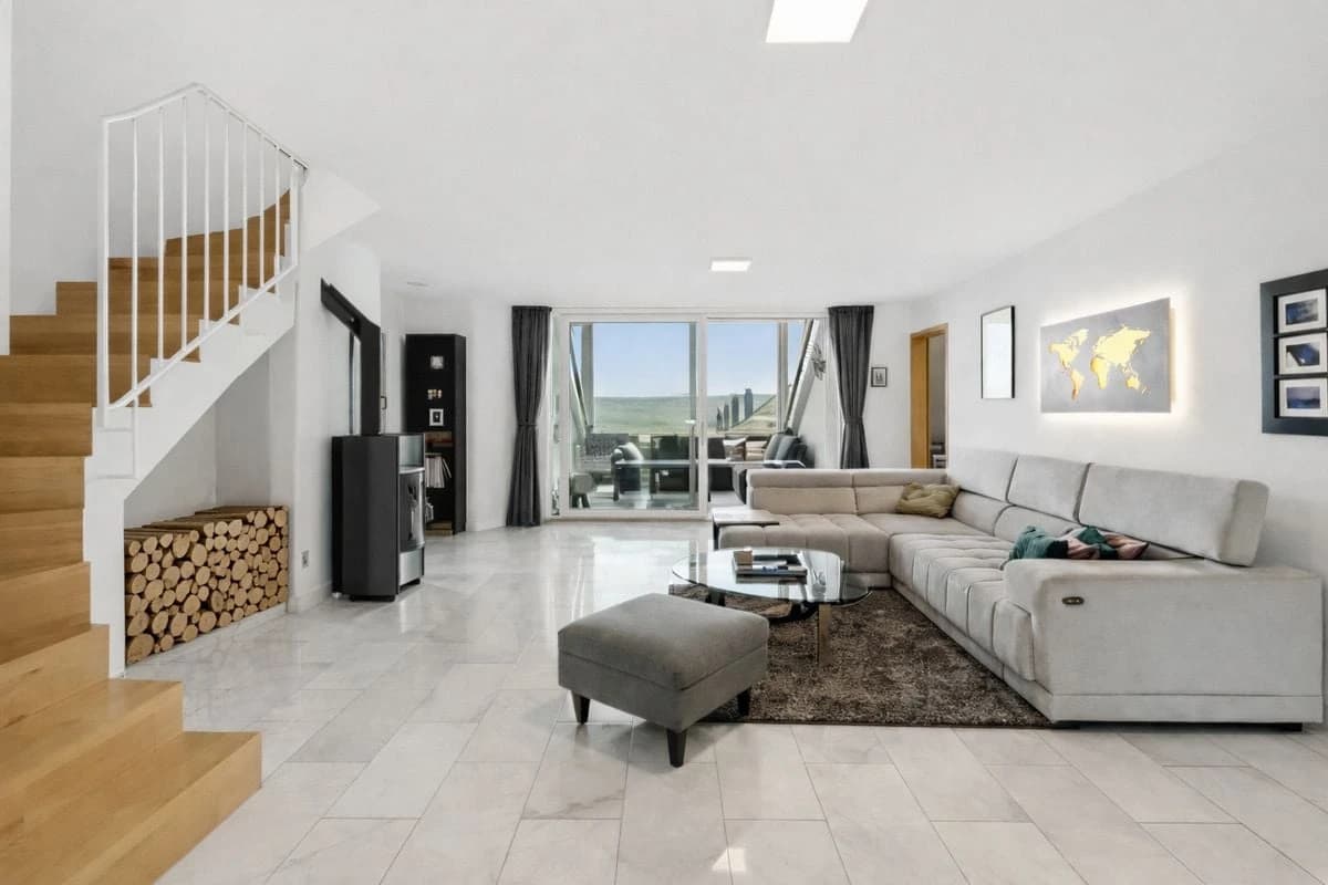 Attika-Wohnung mit Panoramablick in Oberwil-Lieli