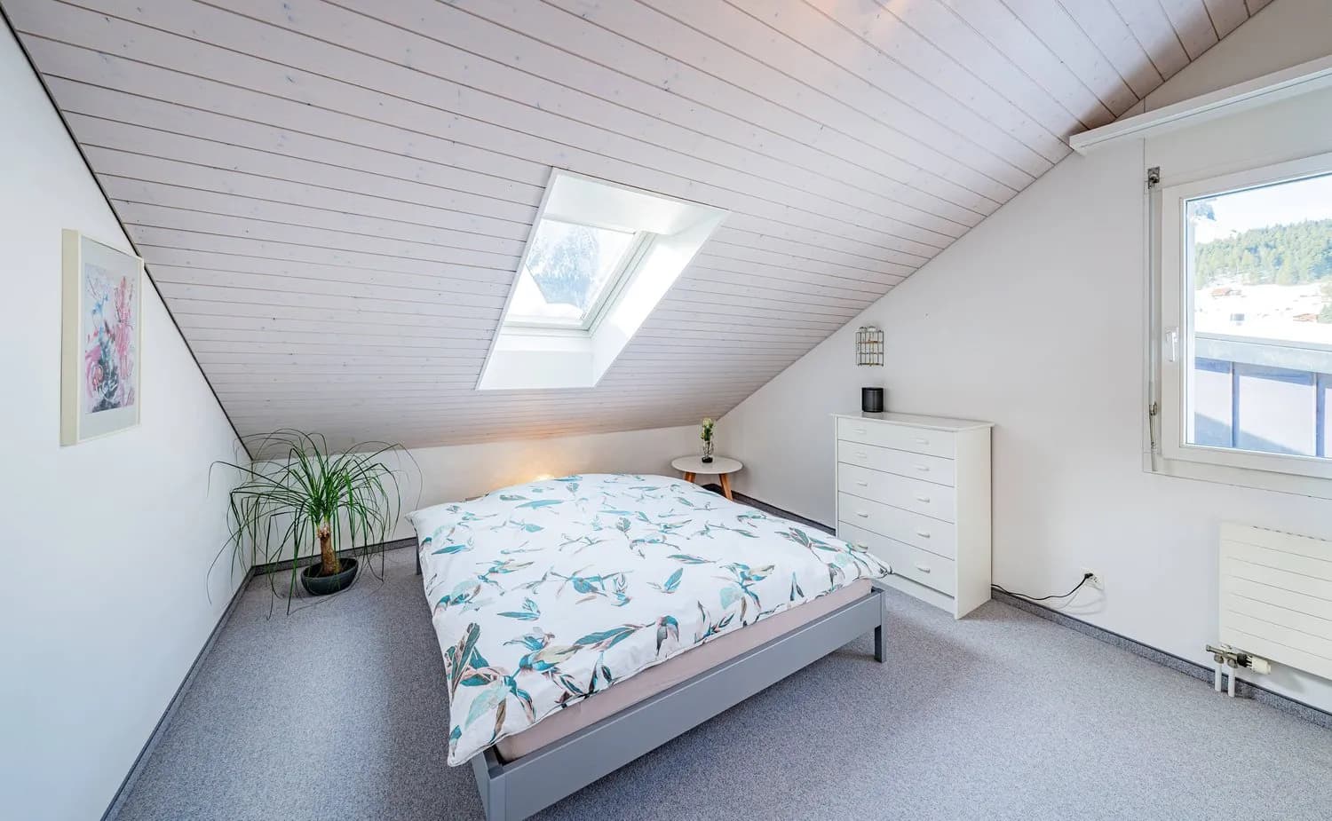 STILVOLLES WOHNEN IM ALPTHAL: SONNIGE 5.5 ZIMMER DOPPELHAUSHÄLFTE