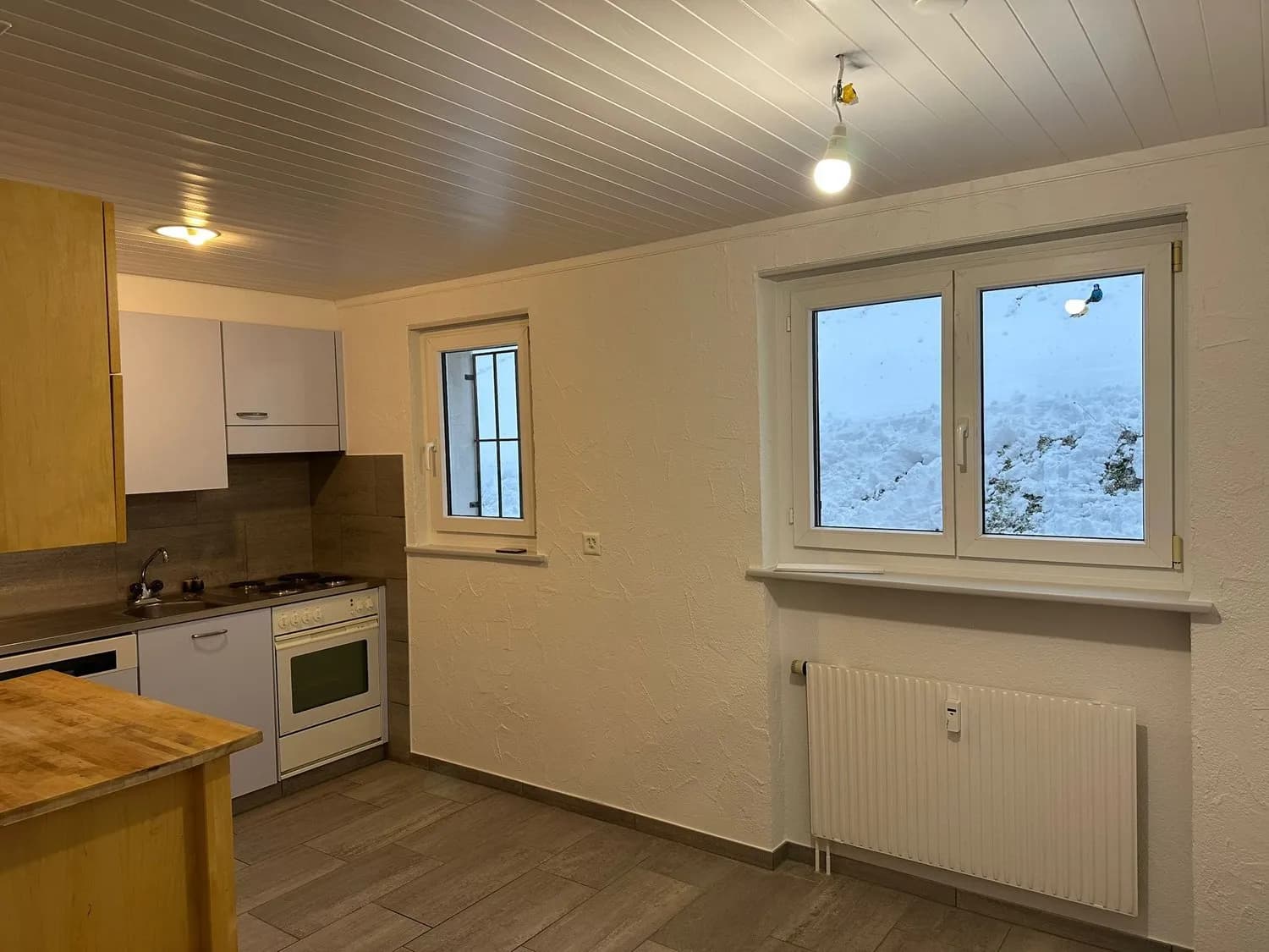 Ruhige 3.5-Zimmer-Wohnung mit praktischem Einstellplatz, Saas im Prättigau