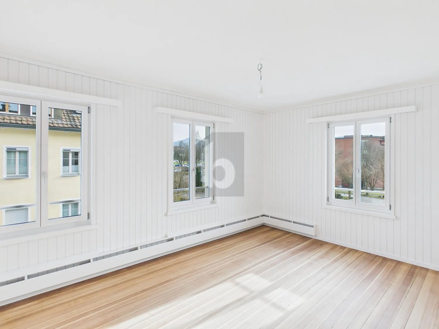 FAMILIENFREUNDLICH UND RUHIG MIT EIGENEM GARTEN