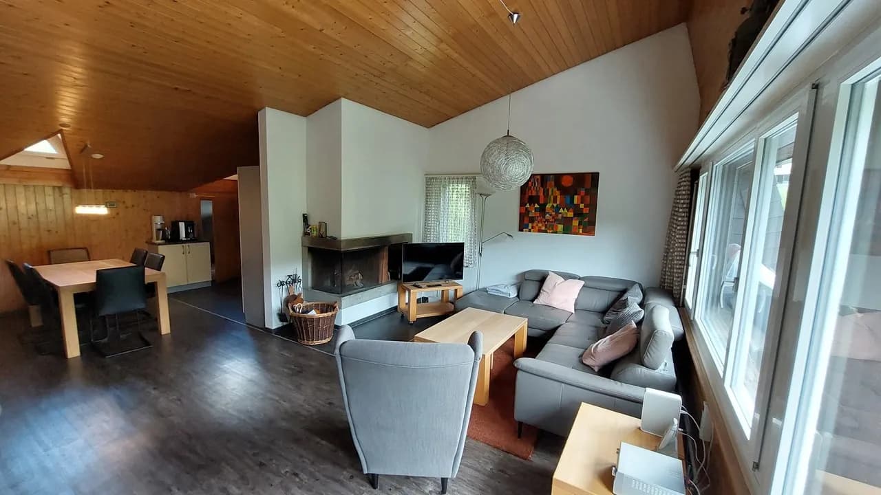 Attraktive 5.5 Zimmer Ferienwohnung mit Einfamilienhaus-Charakter