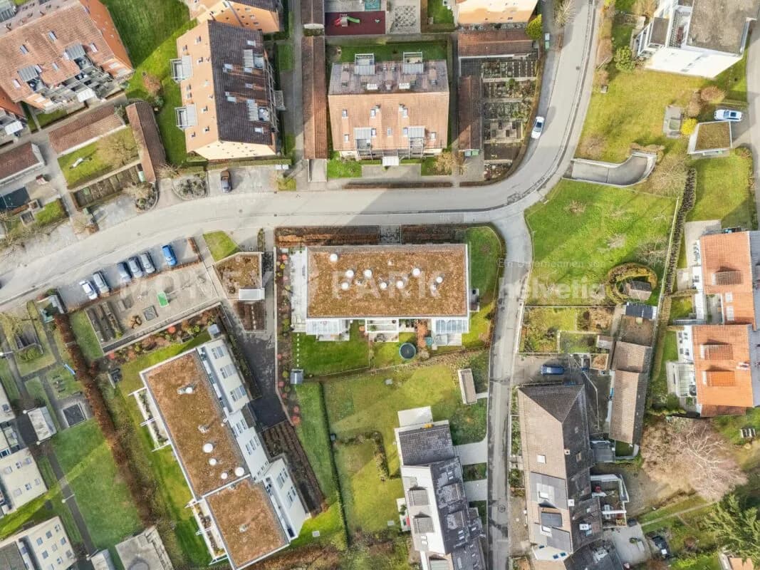 Charmante 2.5-Zimmer-Gartenwohnung mit riesigem Privatgarten