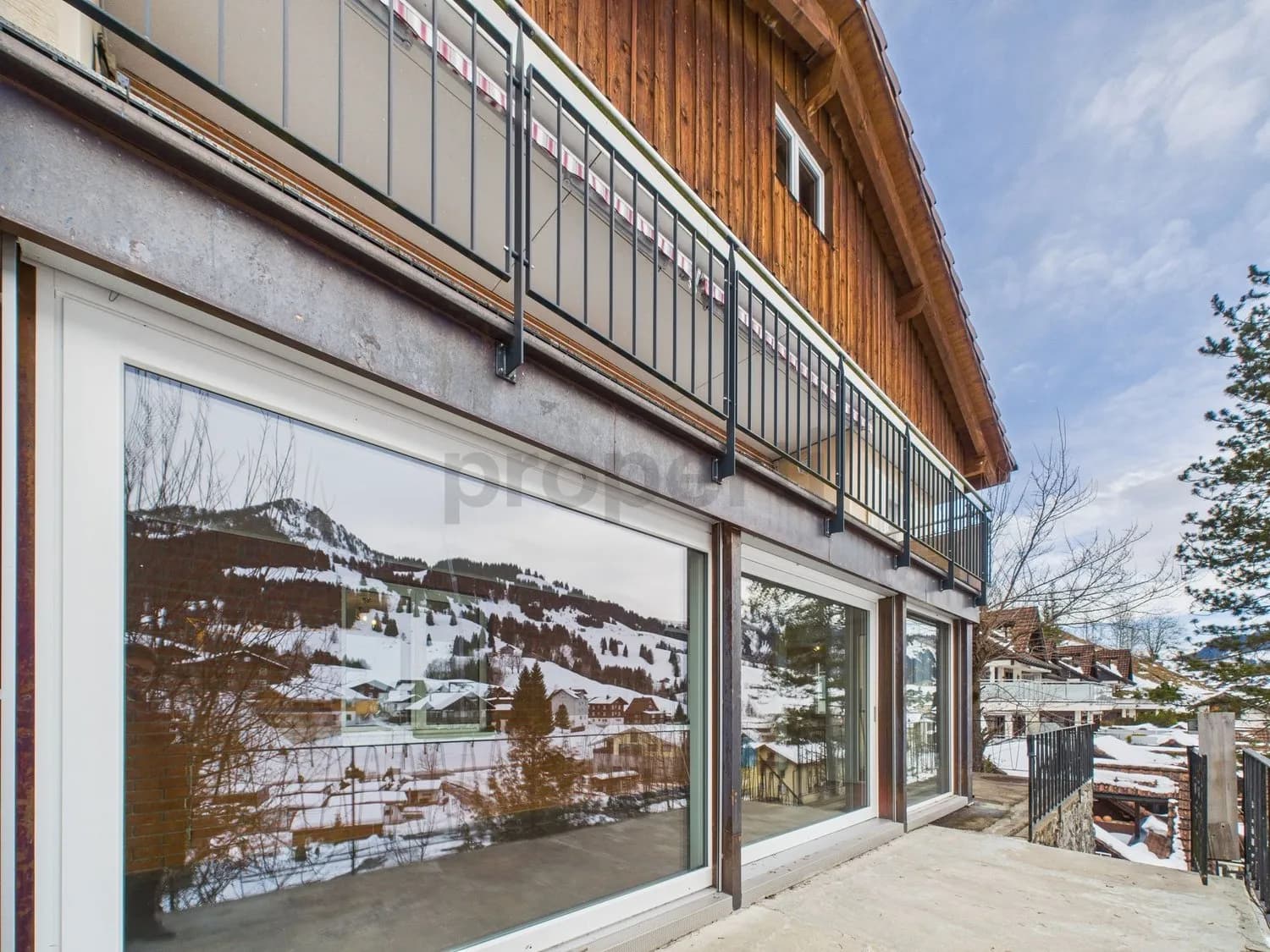 Geräumiges 7-Zimmer-Mehrfamilienhaus mit idealer Lage nahe Schule und Einkauf, Oberiberg