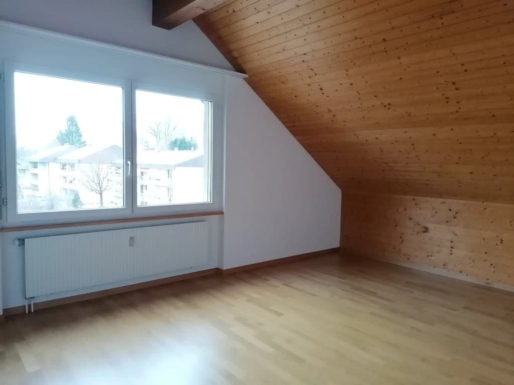 Heimelige Dachwohnung mit Cheminée