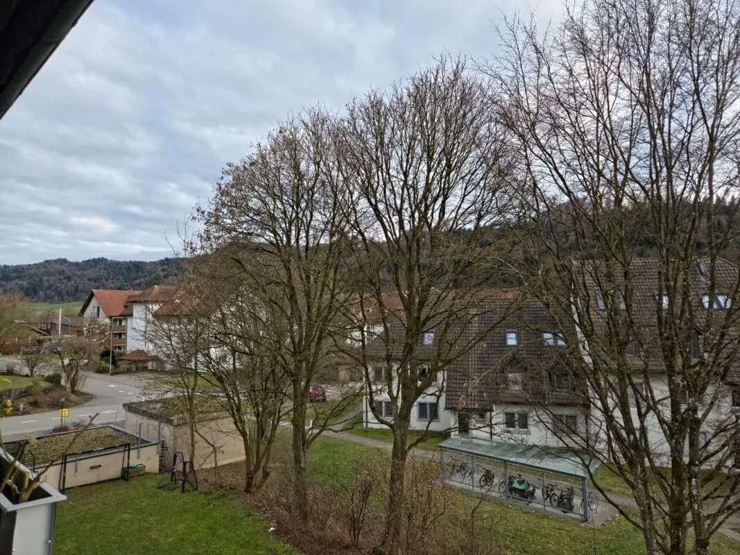 Zu verkaufen im Zihlackerring 13 in Turbenthal grosse 4.5 Zi.-Wohnung. Nur 2 Gehminuten bis ÖV.