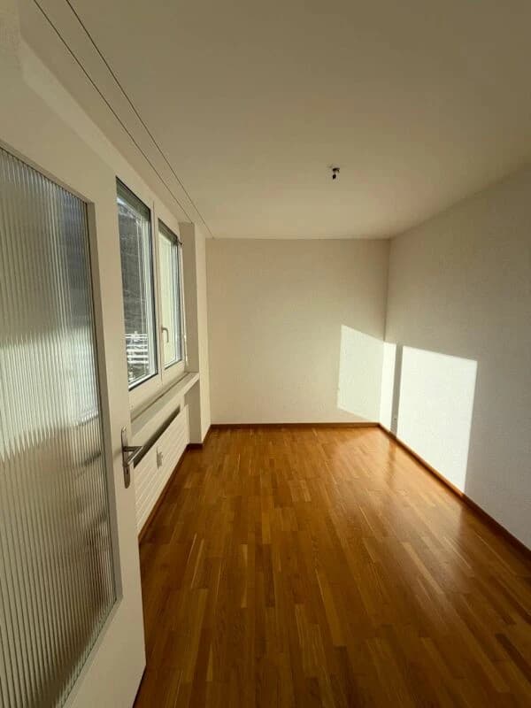 Schöne, helle 4-Zimmer-Wohnung mit Balkon & Bergsicht an zentraler Lage in Chur