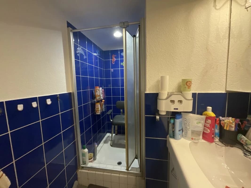 Freistehendes umgebautes Bauernhaus mit Wohn-/Gewerbeteil in der Freihaltezone