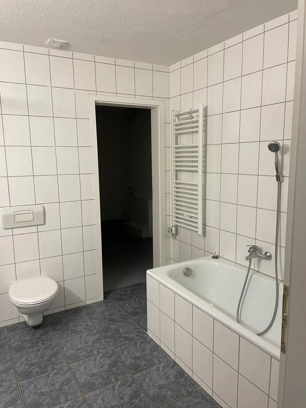 Stilvolle 5.5-Zimmer-Wohnung mit Balkon, Bolligen