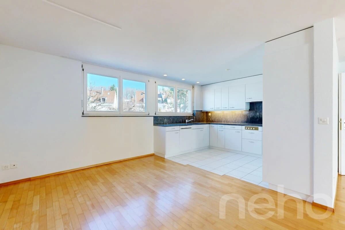 Helle und grosszügige 4.5-Zimmer-Wohnung in ruhiger Wohnlage