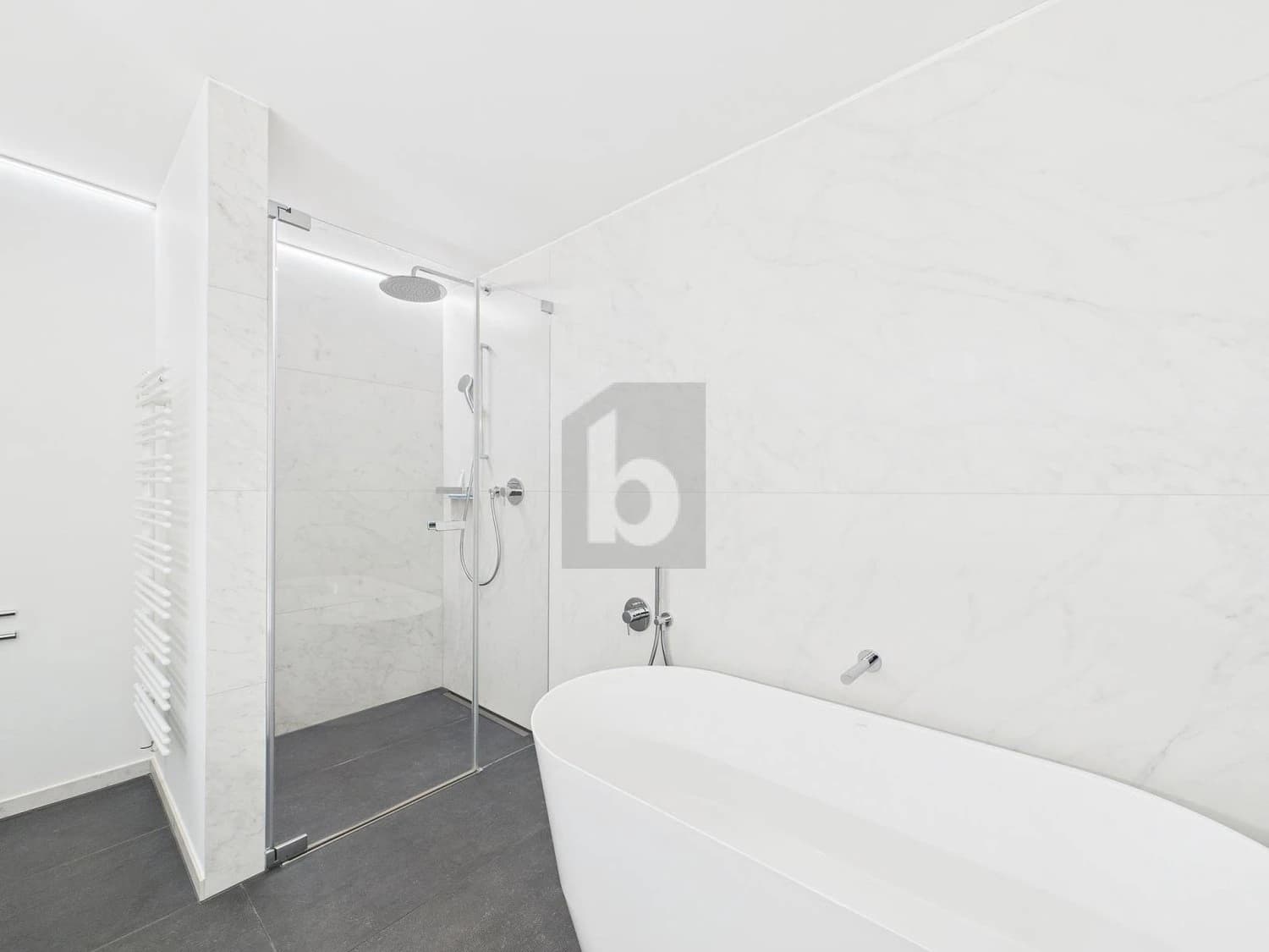 AN PRIVATER LAGE MIT EINMALIGEM PANORAMA