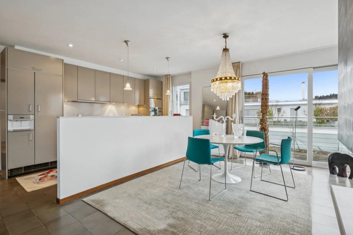 Grosszügige 3.5-Zimmer-Attikawohnung in Zumikon!