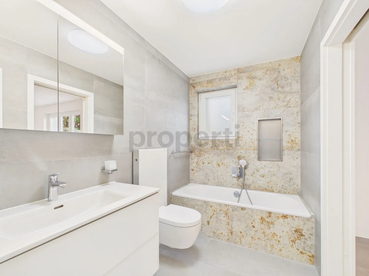 Modernes 4.5-Zimmer-Einfamilienhaus mit Balkon, Füllinsdorf