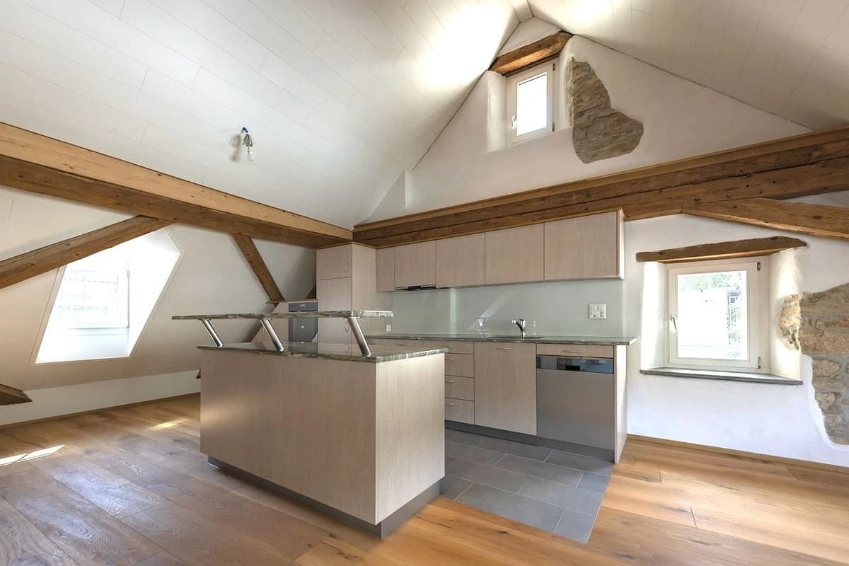 Grosse, moderne Dachwohnung mit direktem Liftzugang