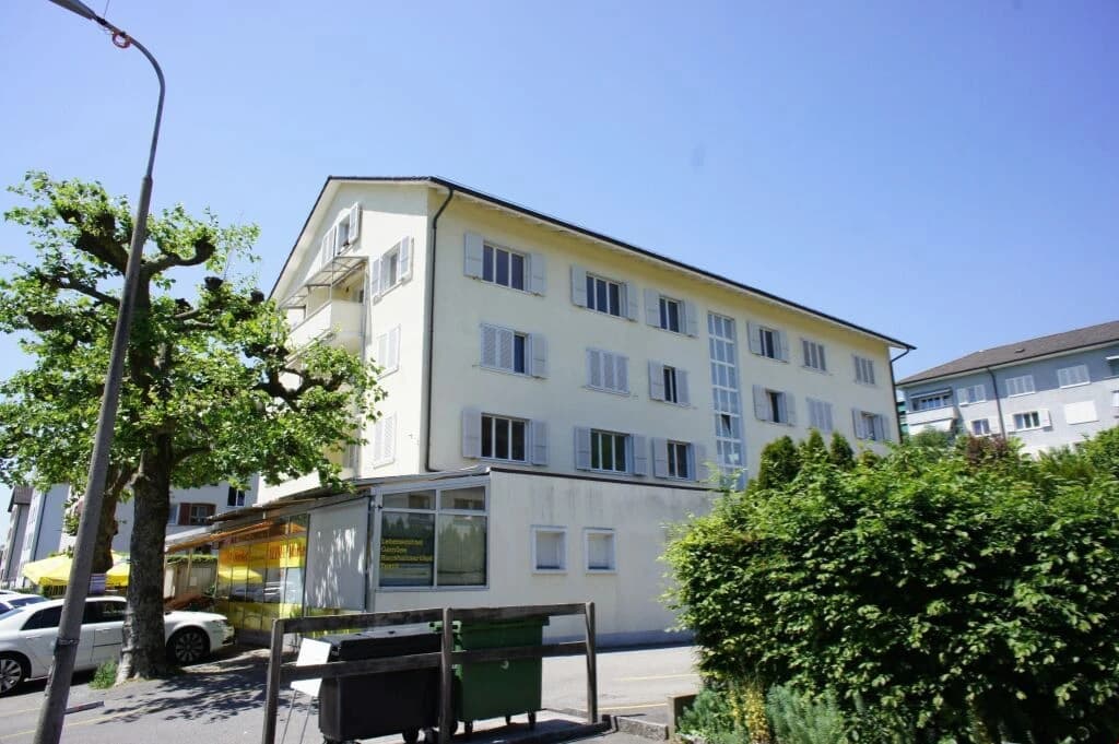 Grosszügige und helle Wohnung an ruhiger Lage!