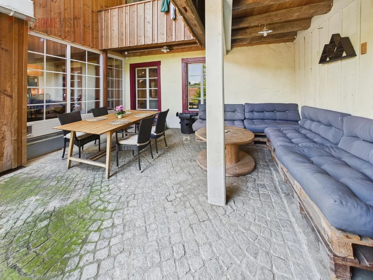 5.5-Zi.-Wohnung mit Pferdehaltungsmöglichkeit in Zweifamilienhaus