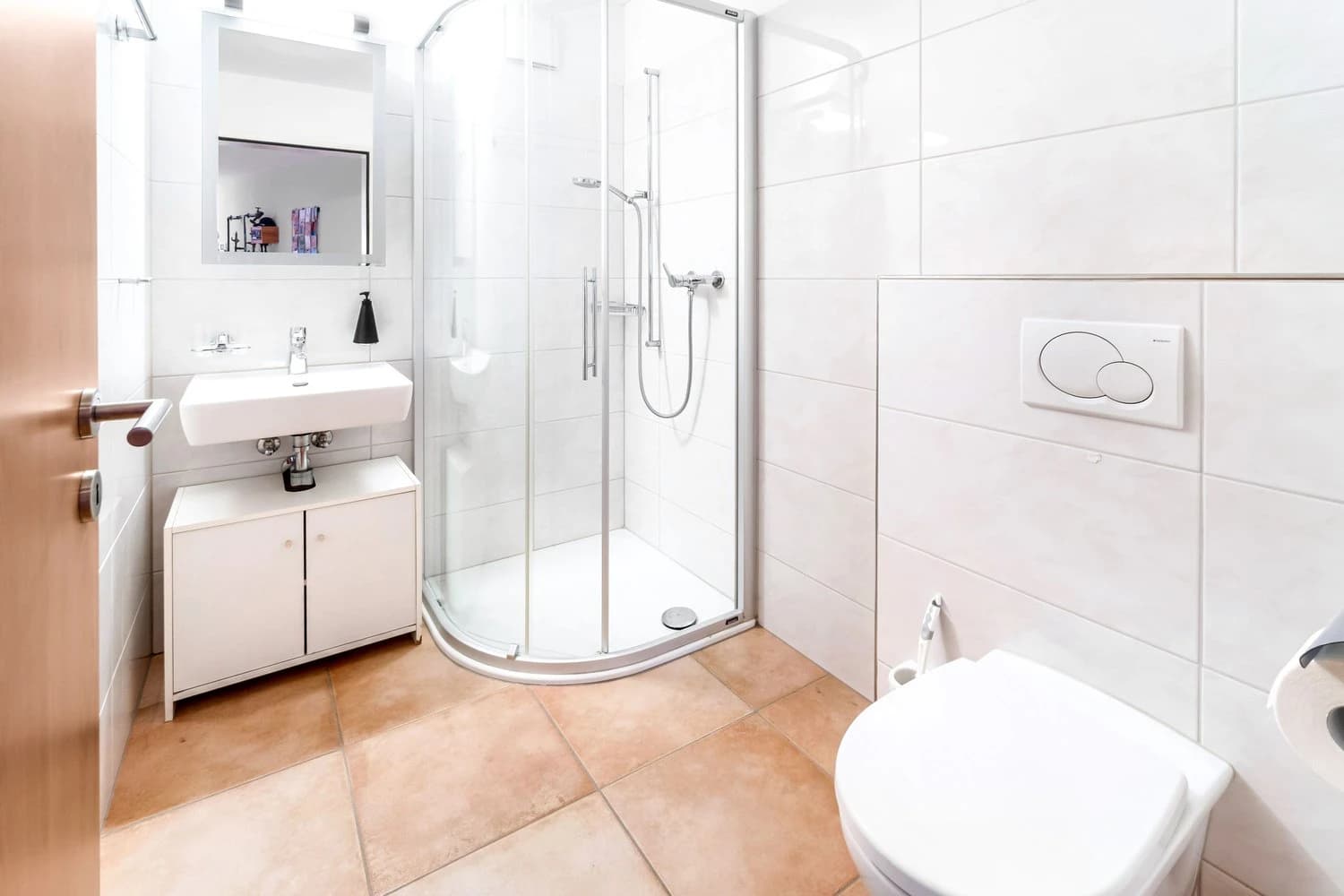 WG-Zimmer mit Wintergarten in der zuckerloser Küche.