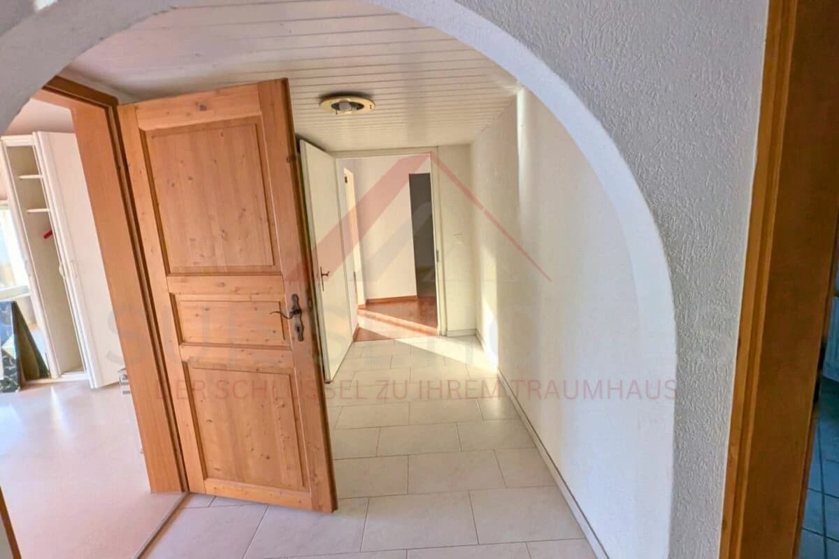 Mehrfamilienhaus in der Kernzone von Grossdietwil - mit Gewerbefläche und Entwicklungspotenzial