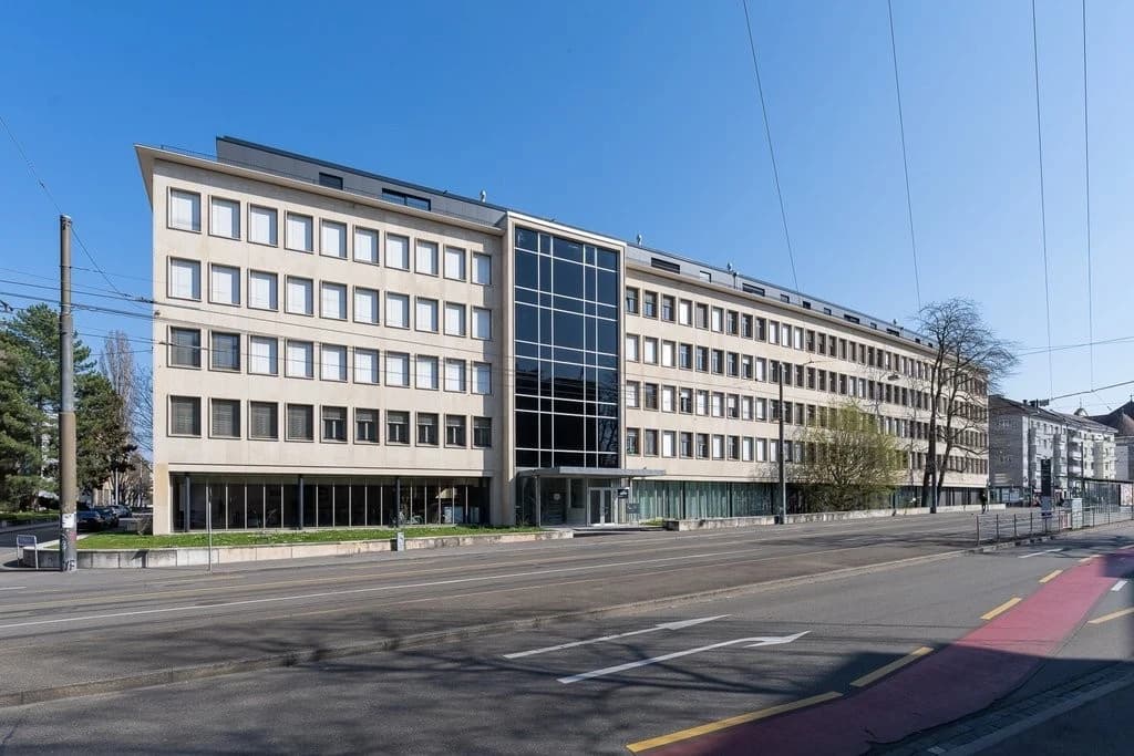 Stilvolle 2.5 Zimmerwohnung im 5. OG an zentraler Lage in Basel