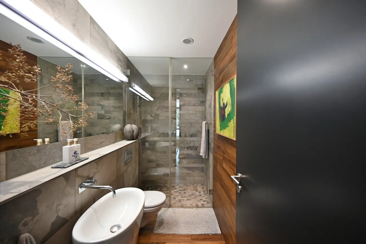 AT THE TOP - ATTIKAWOHNUNG DER SUPERLATIVE