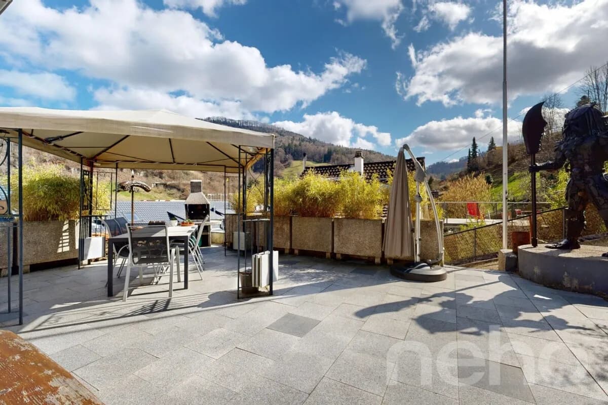 Einfamilienhaus mit 2 Garagen und vielseitigem Raumangebot