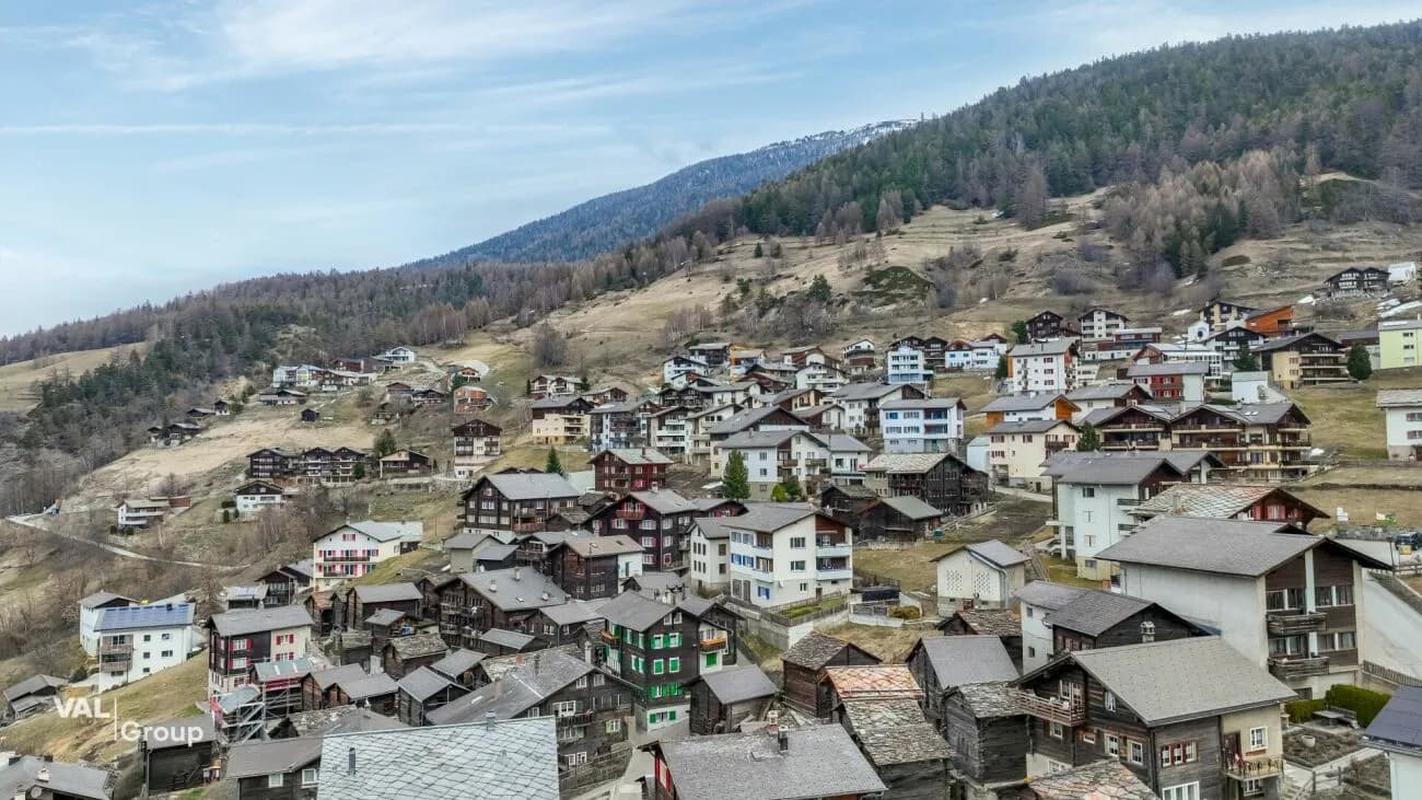 Renovierte Wohnung im Dorfkern mit attraktivem Zusatzraum im Dachgeschoss